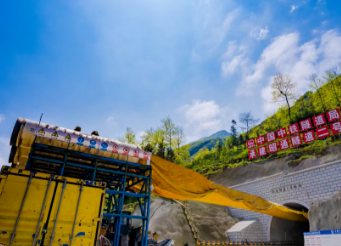重庆⇌昆明，2.5小时可达！渝昆高铁全线隧道贯通